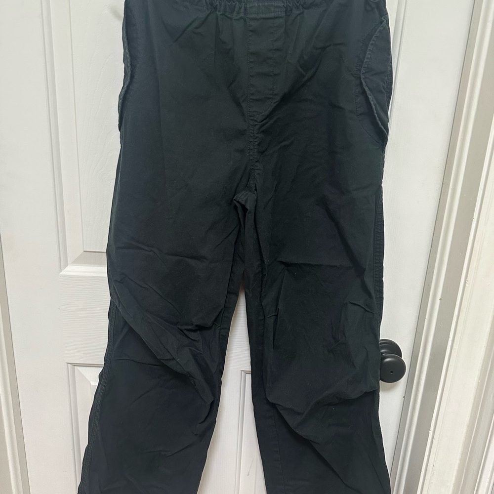 0175True Craft Black Cargo Parachute Pants women’s size medium